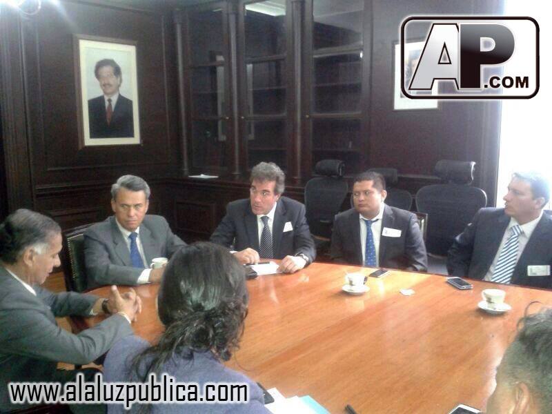 El Gobernador Delgado en cumbre conservadora 1 10152923_10152340983263909_1979351631_n