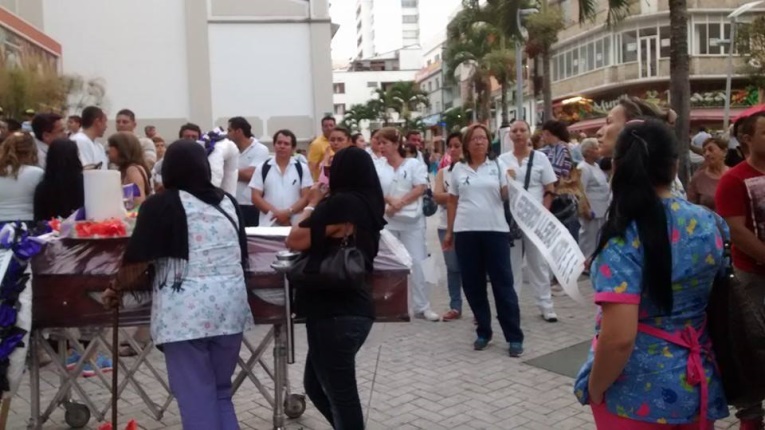 Empleados invitan al ‘entierro’ del Hospital Federico Lleras Acosta de Ibagué 1 Protesta de trabajadores del Federico Lleras